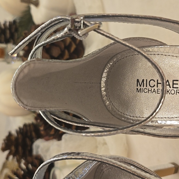 NWOT MICHAEL Michael Kors Kimberly Snake Embossed Leather Sandal in Size 7.5 - Picture 6 of 10